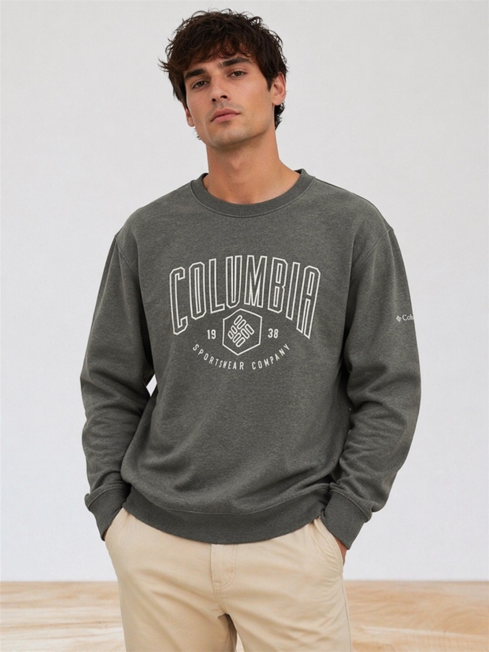 Columbia Gray Sweatshirt with Logo. Size M